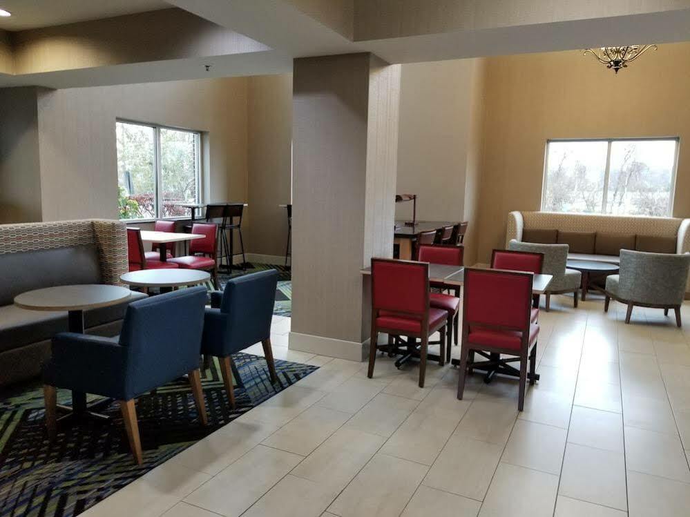 Holiday Inn Express Hotel & Suites Louisville South-Hillview, An Ihg Hotel Экстерьер фото